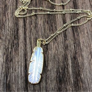 🎀 14K Gold Boho Carved Feather Necklace
